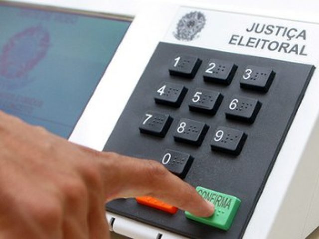 Leite e Sartori lideram intenções de voto no RS, aponta pesquisa