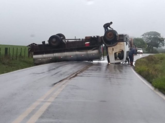 Dois capotamentos nas VRS’s 817 e 818 nesta sexta