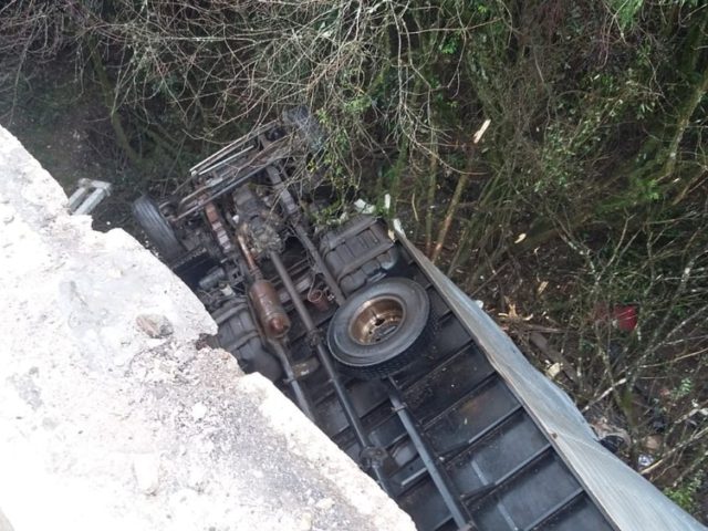 Caminhoneiro morre ao cair de mesma ponte onde filha, mãe e avó morreram há pouco mais de 24h