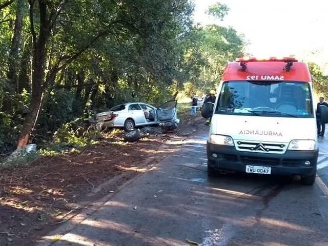 Duas pessoas morrem e uma fica ferida após carro capotar entre Ijuí e Cruz Alta