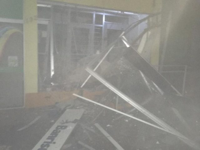 Criminosos usam explosivos e efetuam disparos de fuzis em ataque ao Banrisul de Tunas