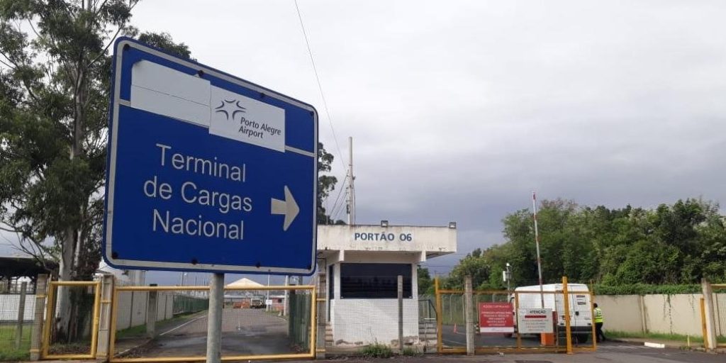 Quadrilha rouba carga de 9 mil celulares no Salgado Filho em Porto Alegre