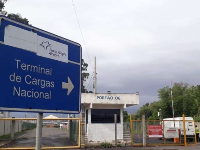 Quadrilha rouba carga de 9 mil celulares no Salgado Filho em Porto Alegre