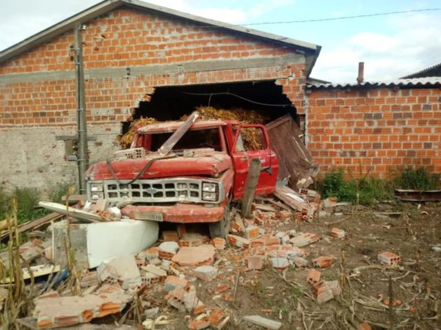 Uma pessoa morre e outras quatro ficam feridas em acidente no interior de Sinimbu