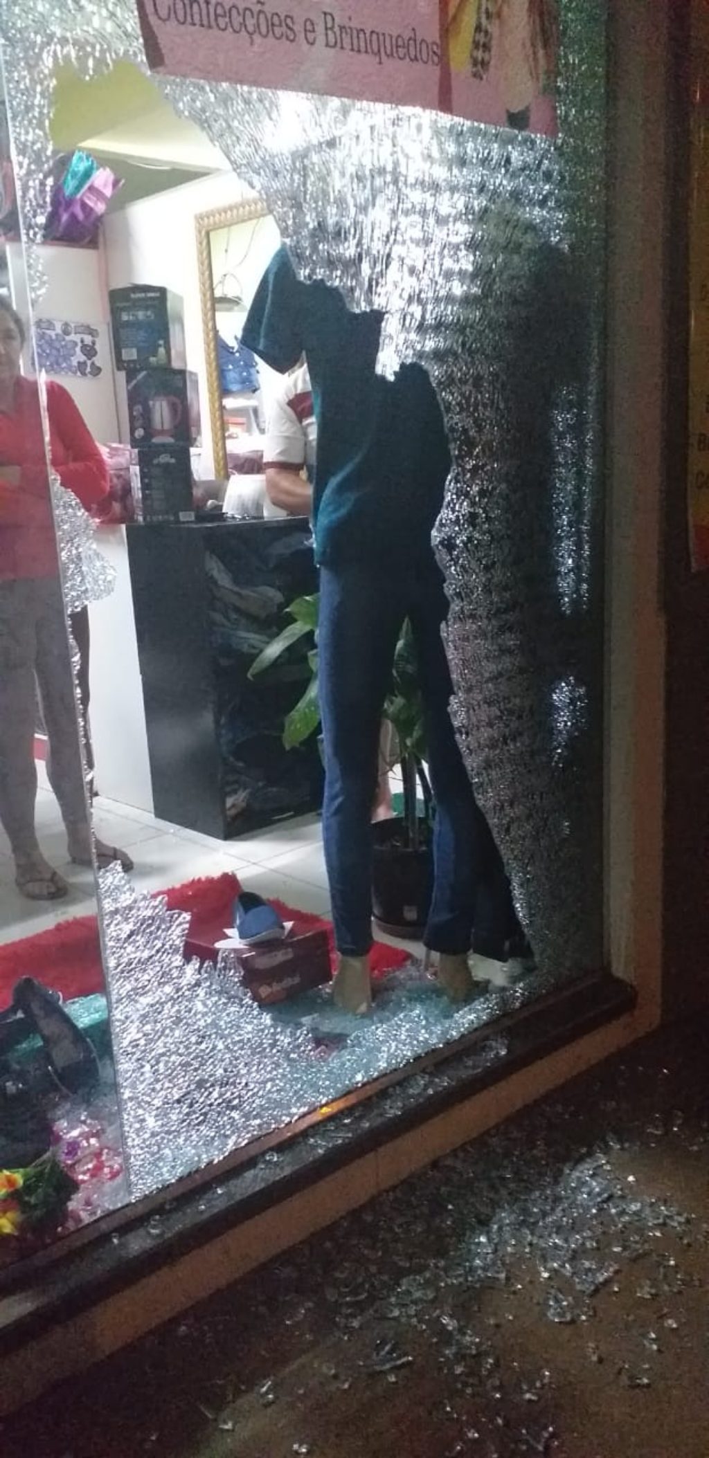 Ladrões furtam loja no Centro de Salto do Jacuí