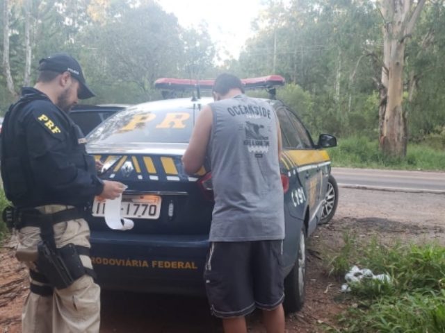 Homem aborda PRFs para dizer que estava dirigindo alcoolizado na BR-290