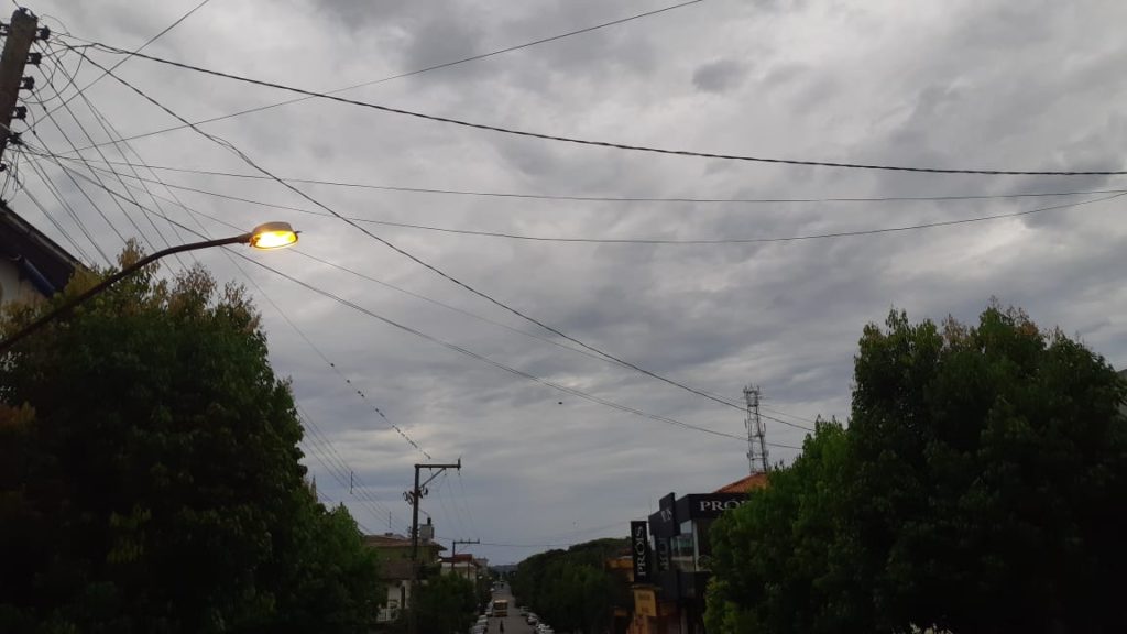 Quarta-feira será de chuva e frio