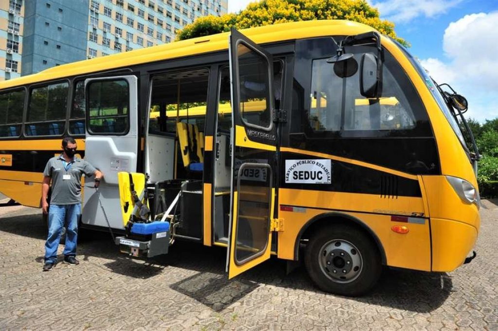 Ônibus escolares são entregues a 41 municípios gaúchos