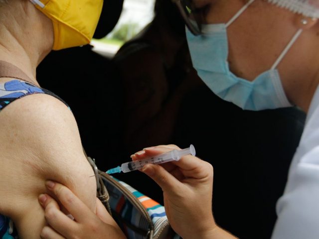 Há exatamente um ano, era iniciada a vacinação contra a Covid no Brasil