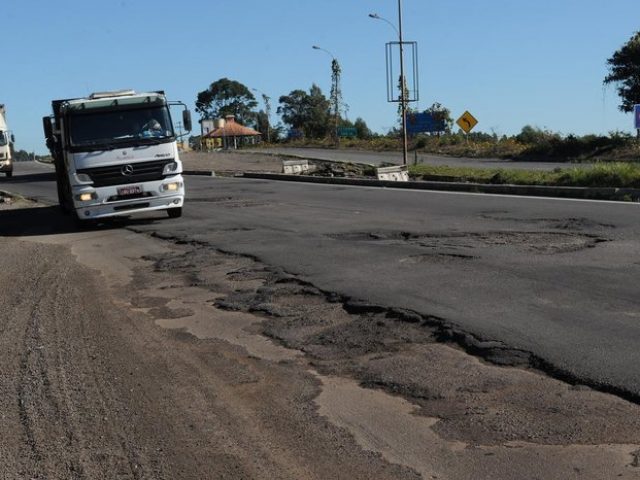 Governo do RS prepara plano de R$ 1 bilhão para recuperar estradas estaduais