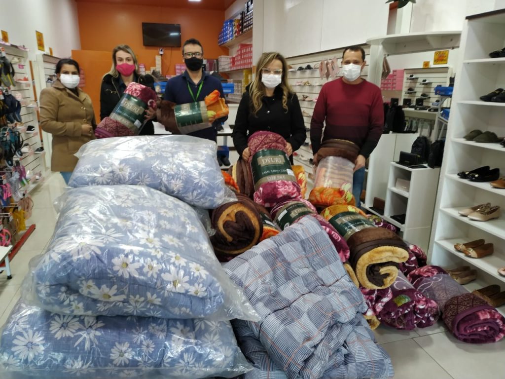 Hospital Dr Aderbal Schneider é contemplado com cobertores e edredons