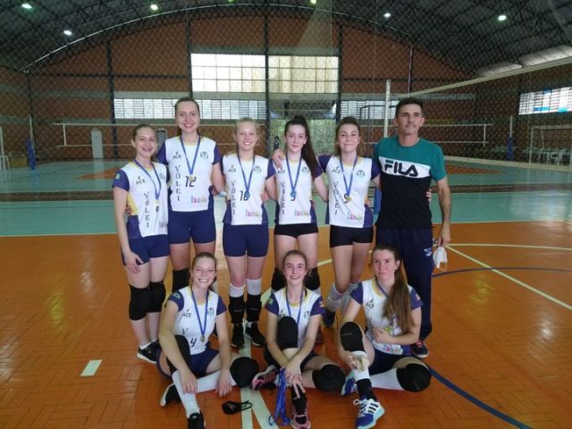 Equipe de Arroio do Tigre conquista o 1° lugar em competição de voleibol feminino