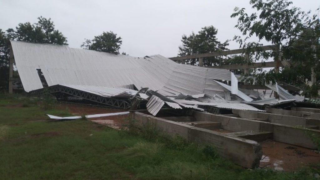 Chuva chega acompanhada de vento forte em parte do Estado