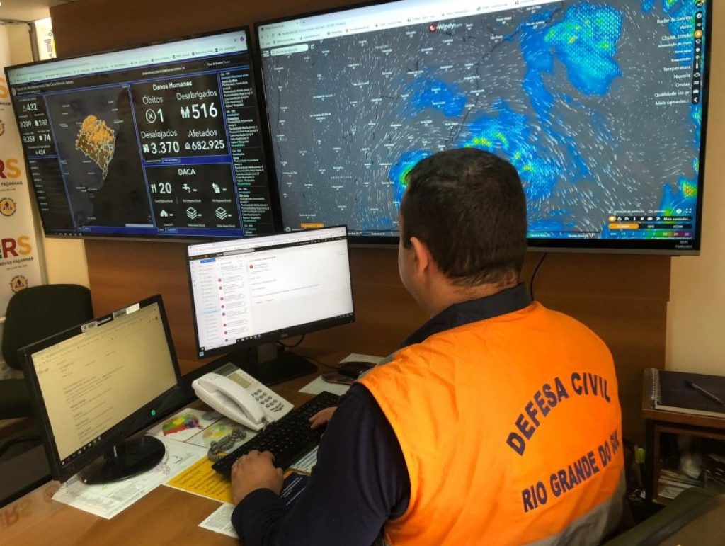 Defesa Civil emite alerta para os efeitos da tempestade subtropical no Estado