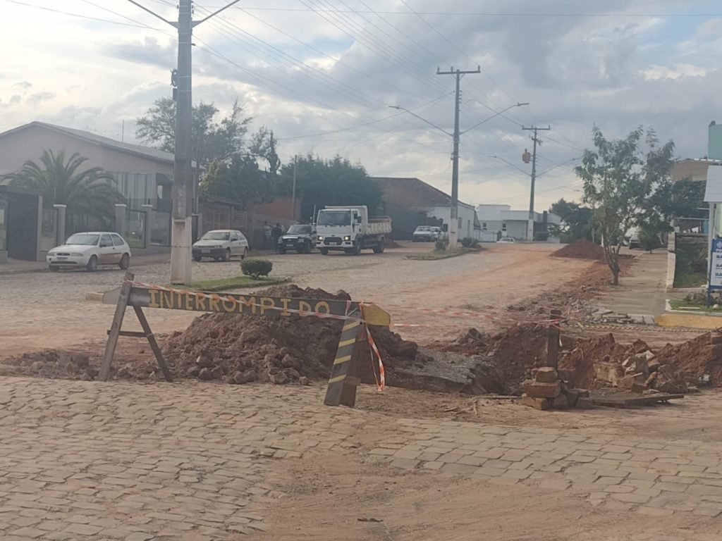 Chuva atrasa início de obra asfáltica em avenida de Jacuizinho