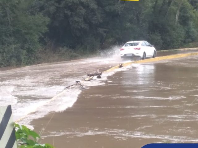Arroio do Tigre: volume de chuva compromete trânsito em pontes