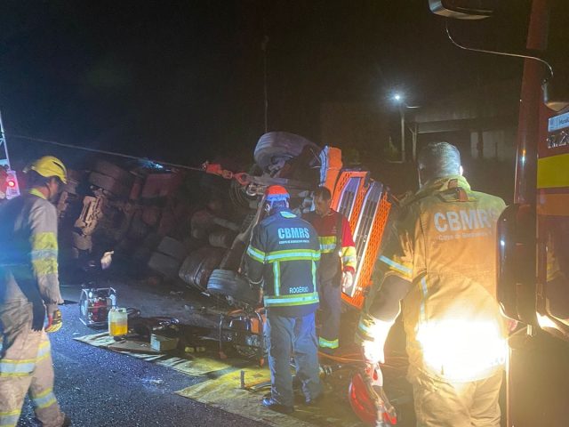 Menina de 13 anos morre em colisão entre caminhão e ônibus de excursão  na estrada BR-386 no Tio Hugo