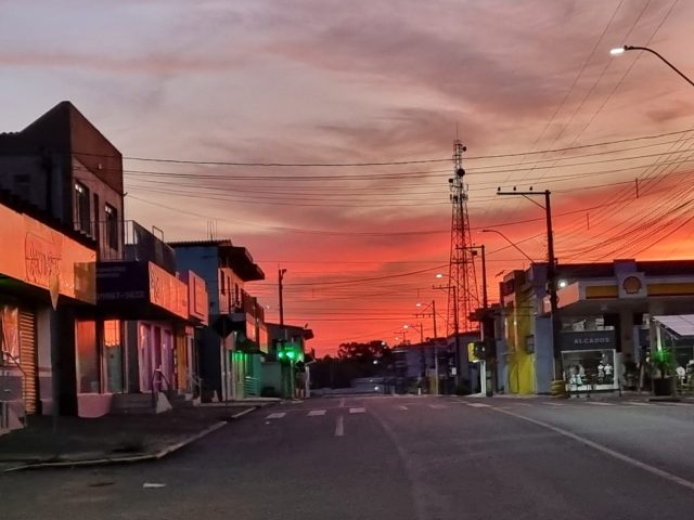 Segunda-feira será abafada e com chuva isolada