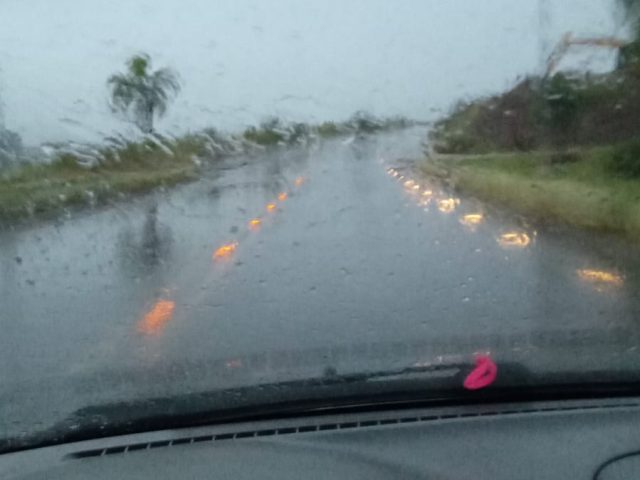 Terça de carnaval começa com chuva na região