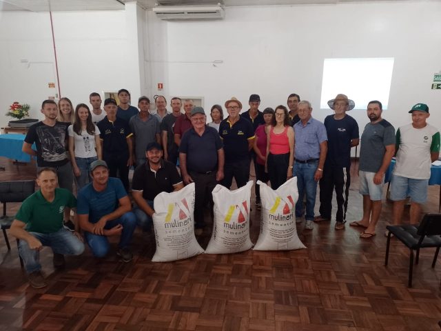 Associação dos Produtores de Leite de Arroio do Tigre realiza assembleia com entrega de sementes