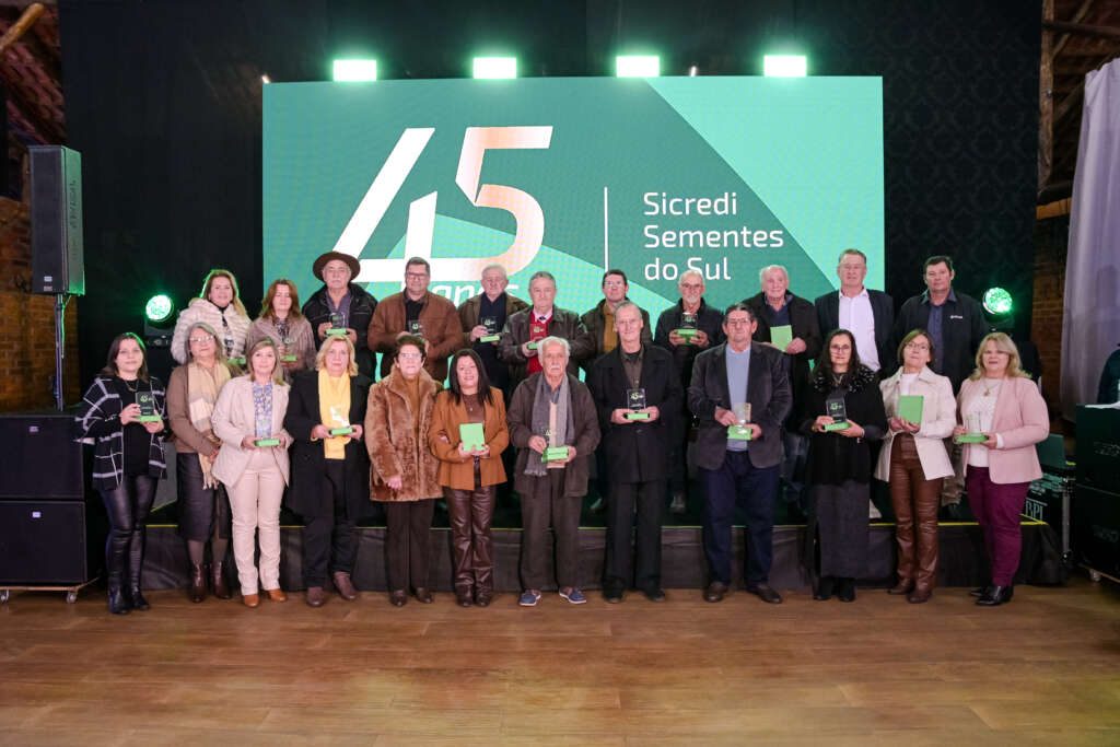 Jantar com sócios-fundadores abre período de celebrações dos 45 anos da Sicredi Sementes do Sul