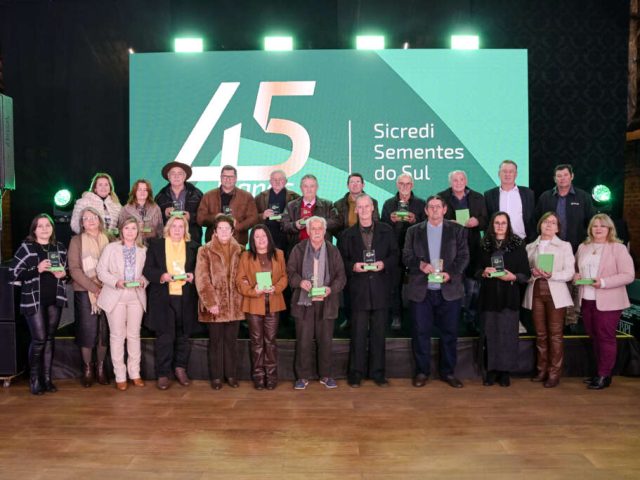Jantar com sócios-fundadores abre período de celebrações dos 45 anos da Sicredi Sementes do Sul
