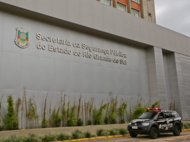 Vereador entrega ofício pedindo vinda de Delegado para Salto do Jacuí