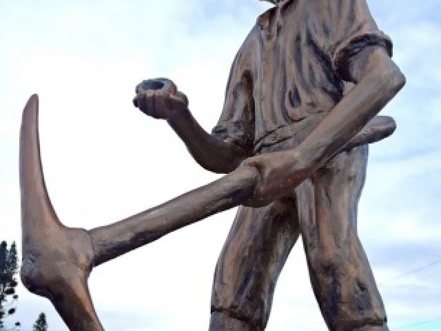 Monumento ao Garimpeiro é inaugurado no trevo de acesso à Salto do Jacuí