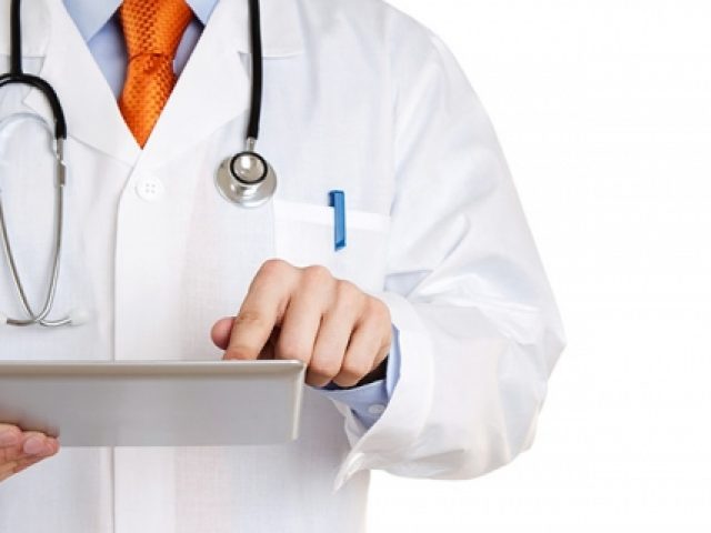 Após cobrança de vereador, Secretaria de Saúde oficia médicos concursados sobre horários