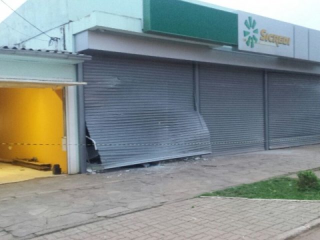 Bandidos explodem agência do Sicredi de Jacuizinho