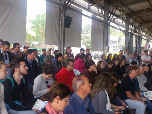 Qualidade da energia e Prêmio Folha Verde em destaque durante a Expointer