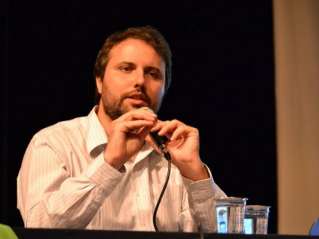 Daniel Cara comenta a PEC 241, que visa o congelamento de gastos do Governo Federal